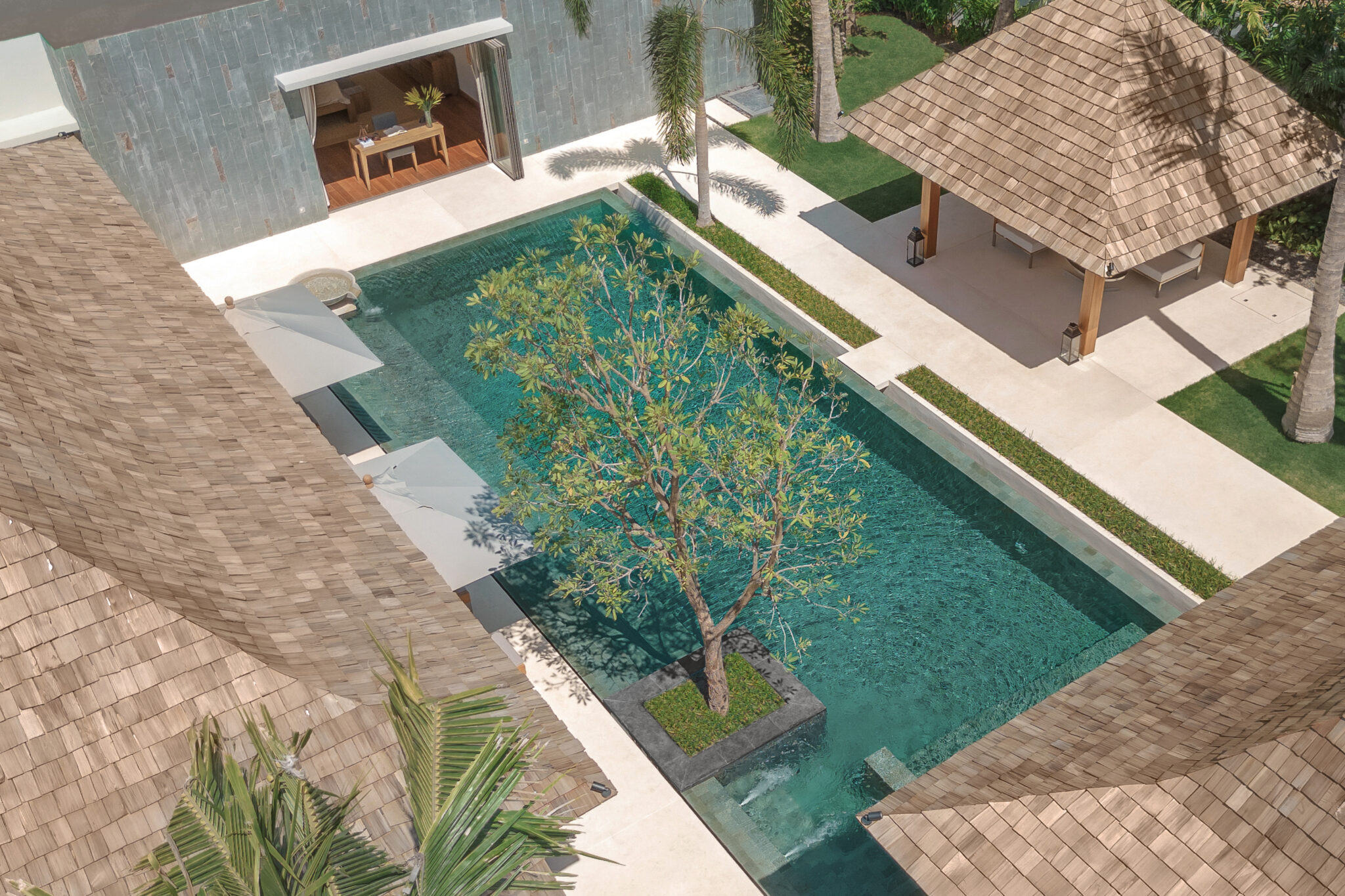 Luxury pool villa Phuket — Anchán Burgundy pool