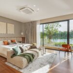 Principal bedroom with floor-to-ceiling glass to the lake